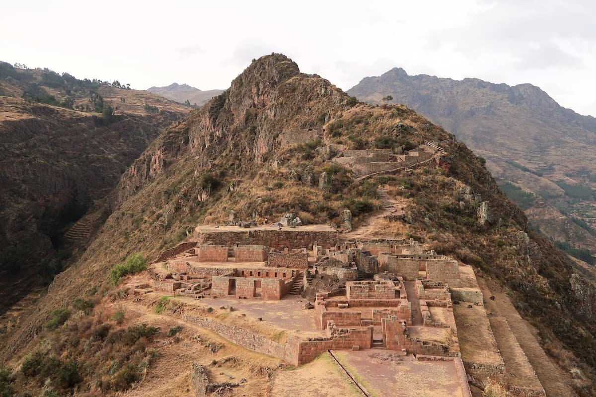 Perú Low-Budget: dein Abenteuer Guide Inkaruine Pisac im Heiligen Tal der Inka, die kleine Schwester von Machu Picchu