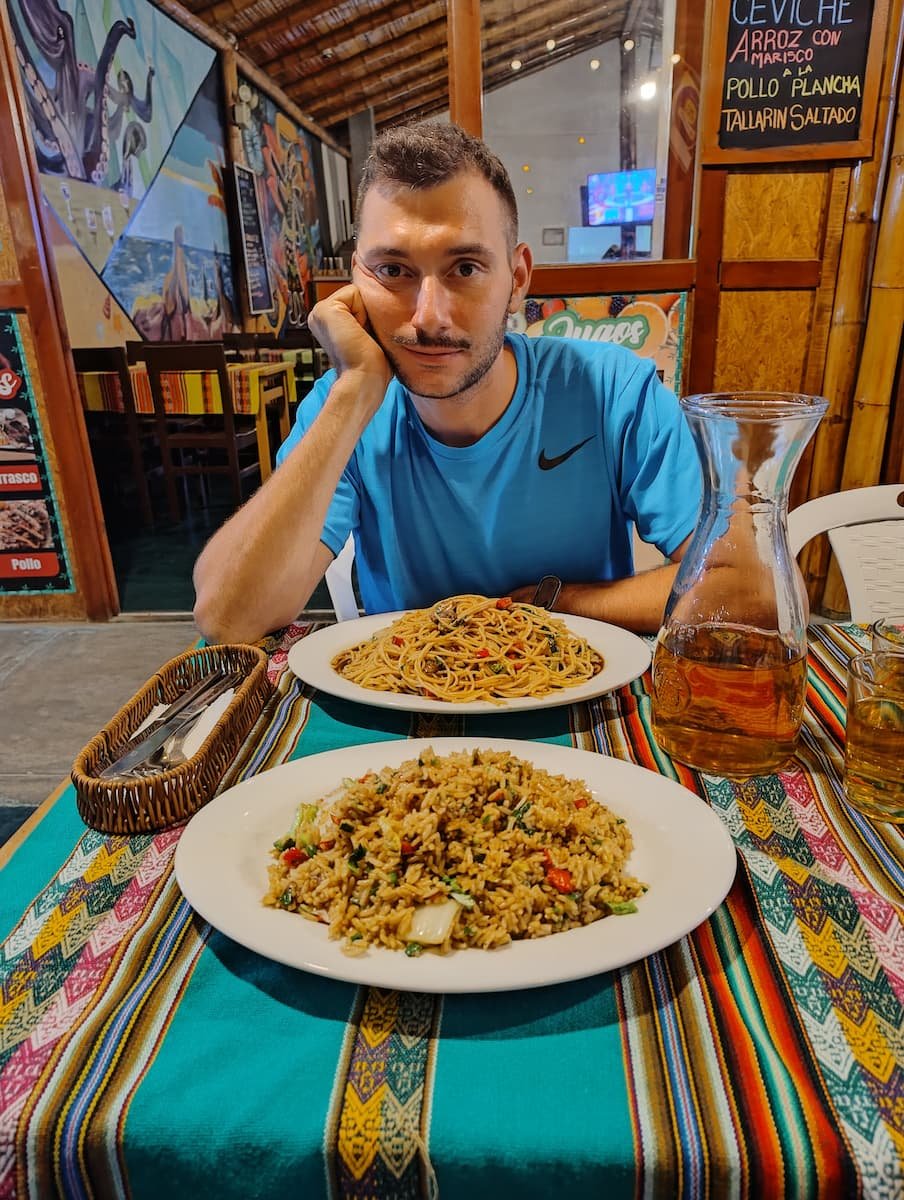 Islas Ballestas & Paracas Nationalpark - Naturwunder in Perú Abendessen in einem Restaurant in Paracas, Peru