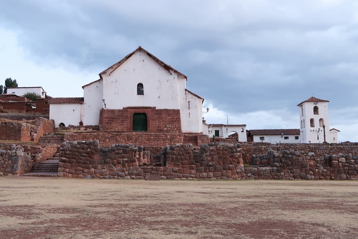 Das Heilige Tal der Inka auf eigene Faust entdecken kirche chinchero cusco