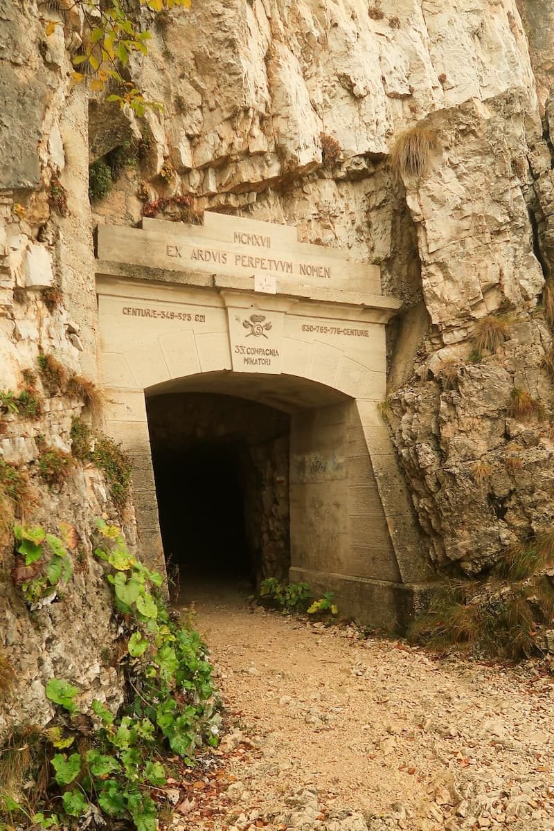 erster Tunnel 52 Gallerie Wanderung