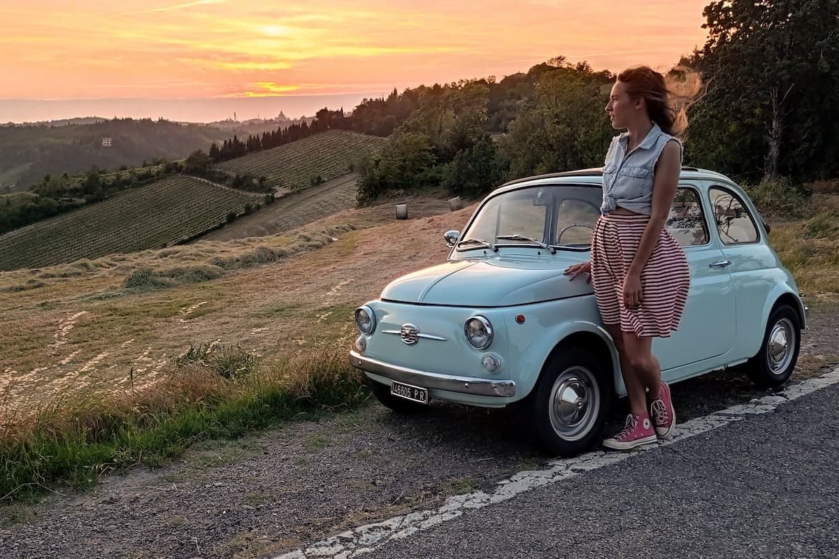 mit dem Fiat 500 auf den Hügeln von Bologna