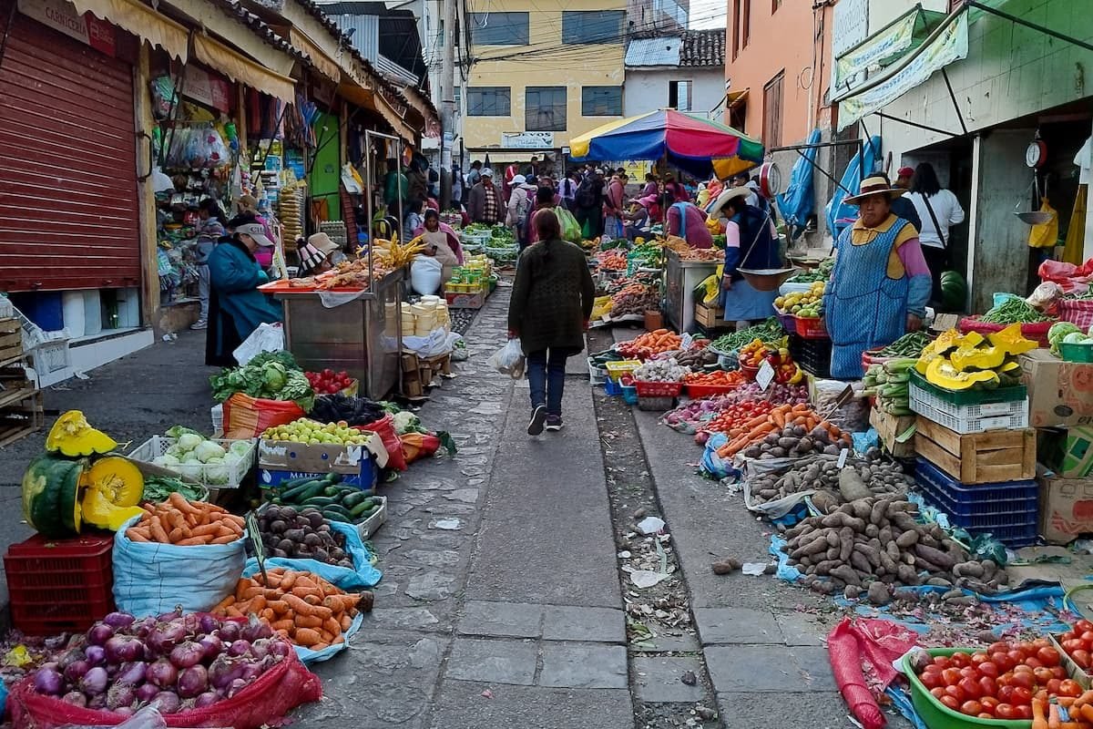 Gemüsemarkt in den Straßen von Cusco
