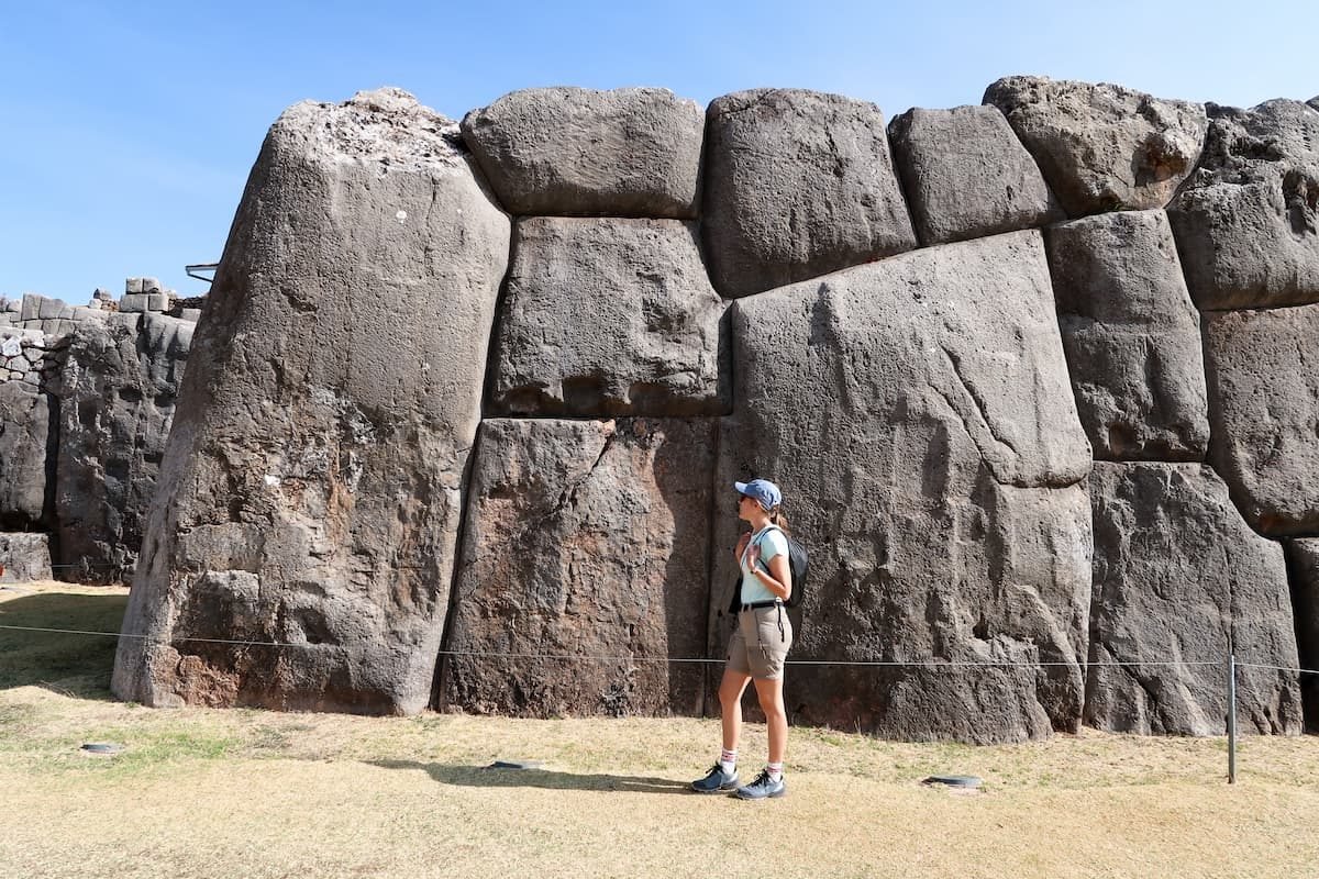 mannshohe Steine in Sacsayhuaman Cusco