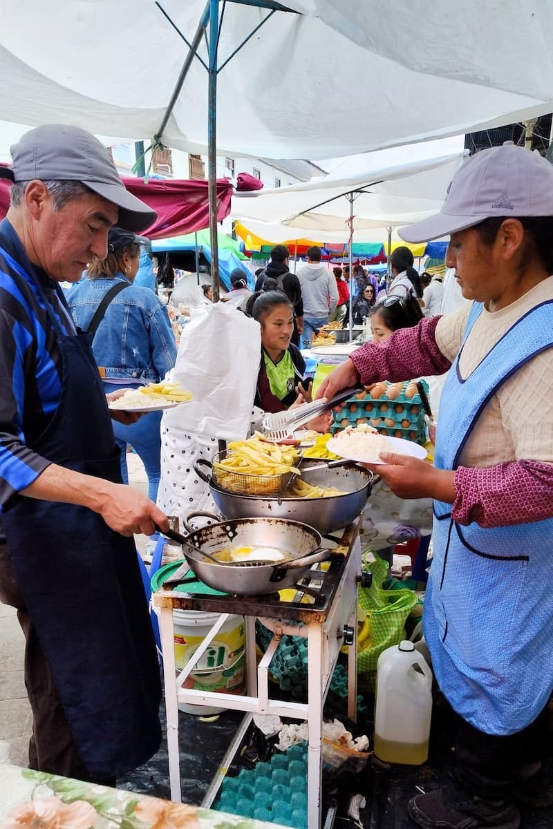 Arroz con Huevo auf Cuscos Straßen