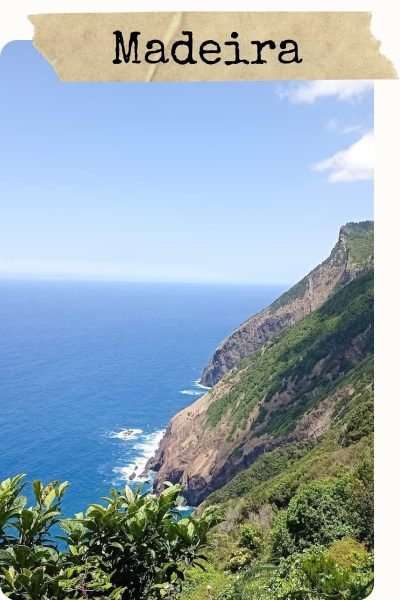 Ausblick auf den Atlantischen Ozean von der Blumeninsel Madeira