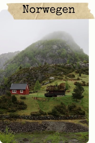 typisches rotes Holzhaus in Norwegen