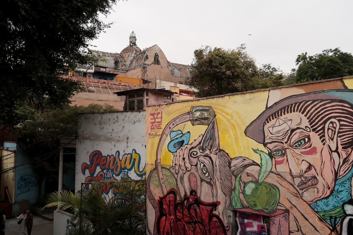 Graffiti in Barranco, Lima mit Kirche