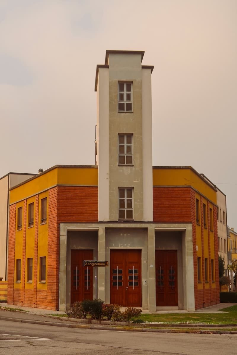 Tresigallo Tanzlokal Wes Anderson Italien