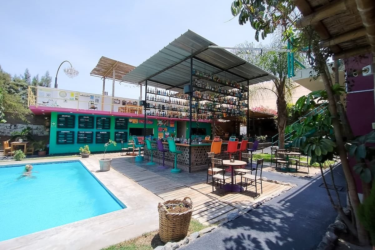 upcycled hostel ica peru Unterkunft mit Pool und Bar in Ica, Perú